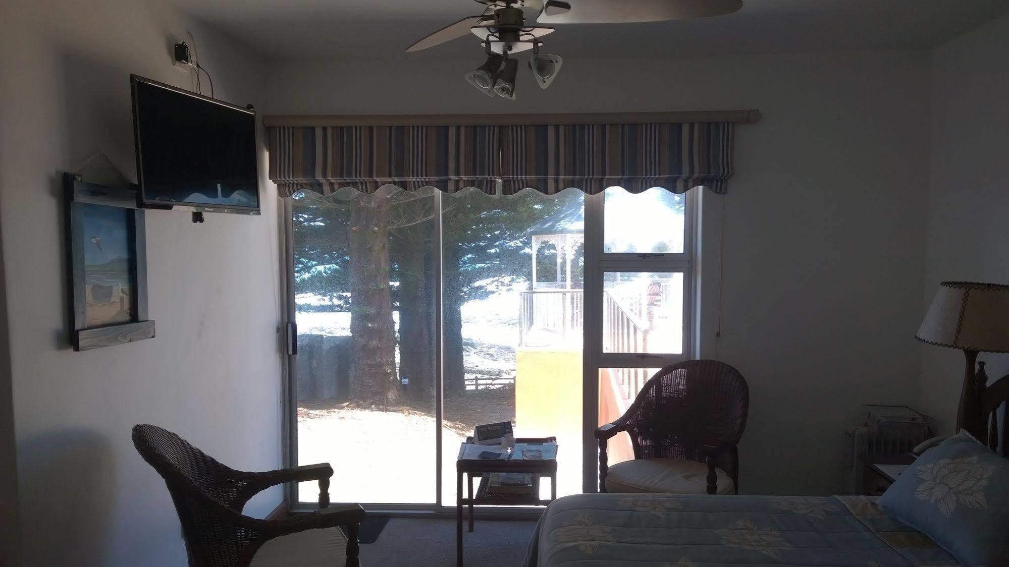 Sea Otters Lodge Kini Bay Екстер'єр фото