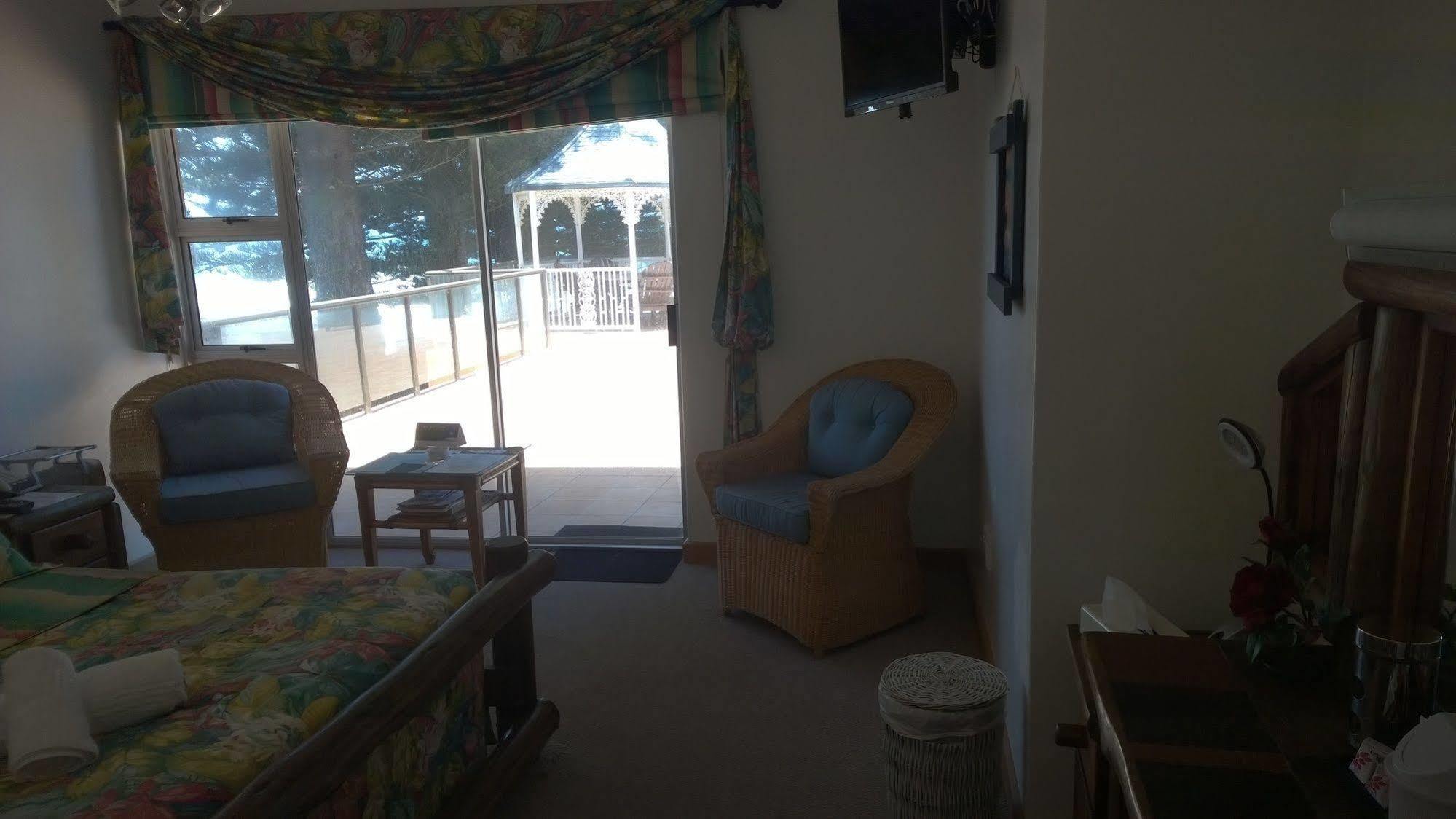 Sea Otters Lodge Kini Bay Екстер'єр фото