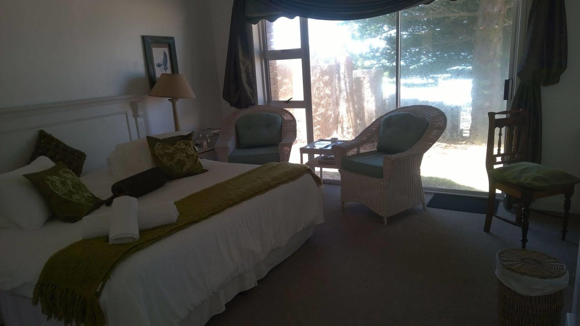 Sea Otters Lodge Kini Bay Екстер'єр фото