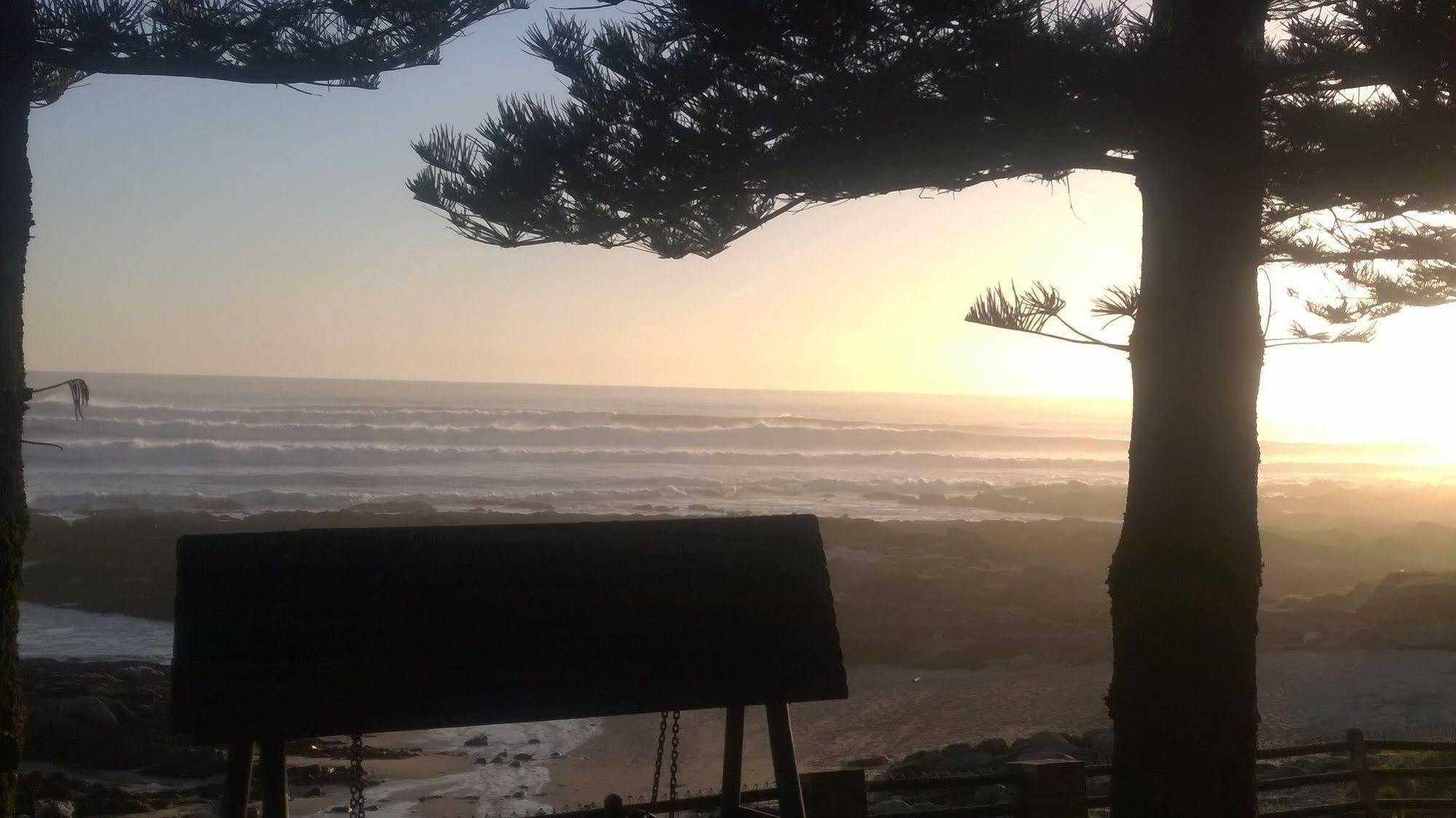 Sea Otters Lodge Kini Bay Екстер'єр фото